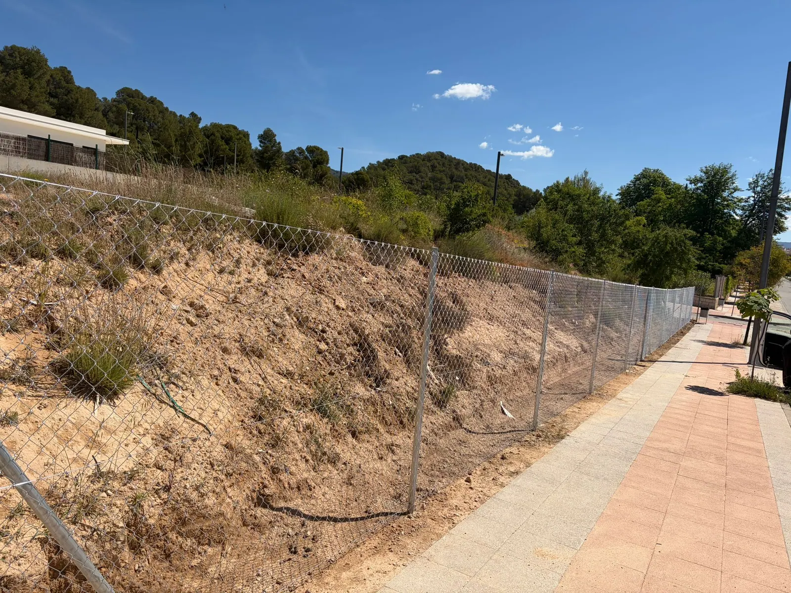 Vallado de simple torsión instalado en Alicante